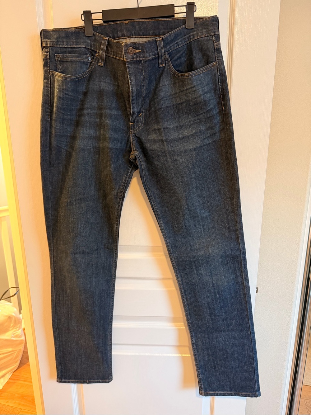 Levi's Men's Slim Straight Jeans in Dark Blue Wash